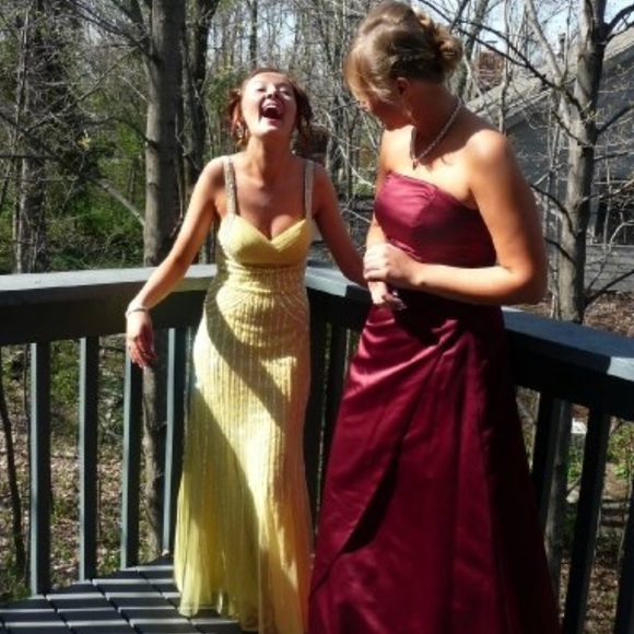 Yellow prom dress - Picture 5 of 7
